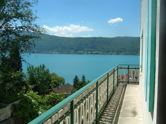 Villa Le Lac Cottage Au Bord Du Lac D'Annecy - Chambre Chez L'Habitant - Les Terrasses Du Lac Veyrier-du-Lac Eksteriør bilde
