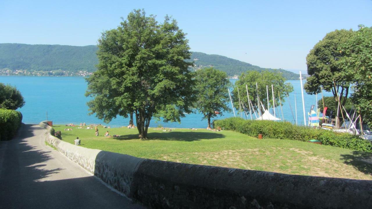 Villa Le Lac Cottage Au Bord Du Lac D'Annecy - Chambre Chez L'Habitant - Les Terrasses Du Lac Veyrier-du-Lac Eksteriør bilde